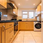 Three Bedroom House By Brookland Stays Serviced Accommodation Short Lets Harlington With Free Wifi